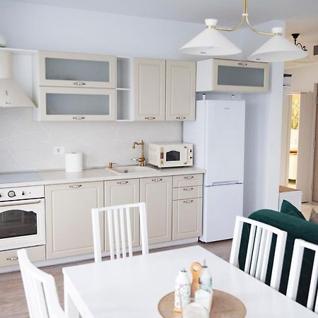 Elis Apartment By Oasis Homes Oradea Exteriör bild