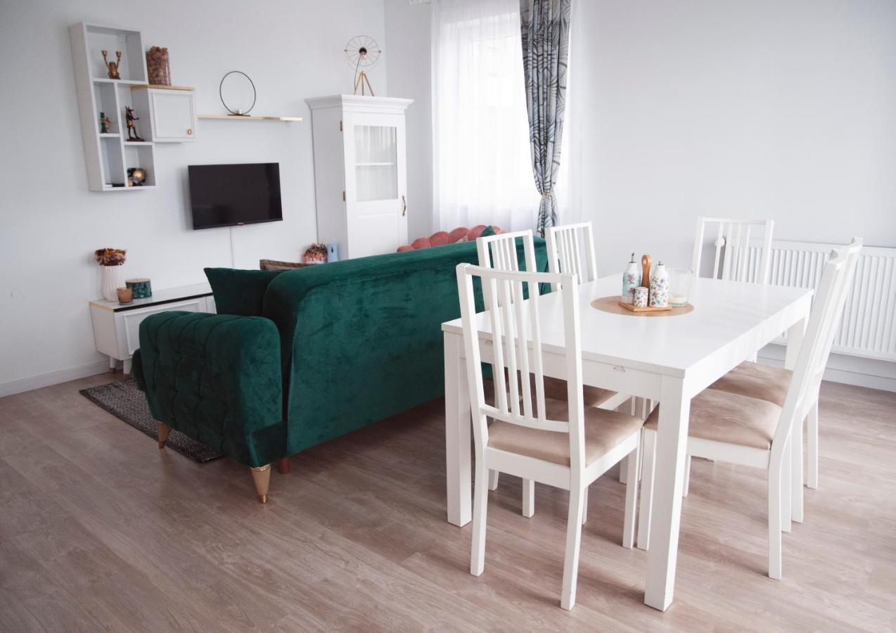 Elis Apartment By Oasis Homes Oradea Exteriör bild