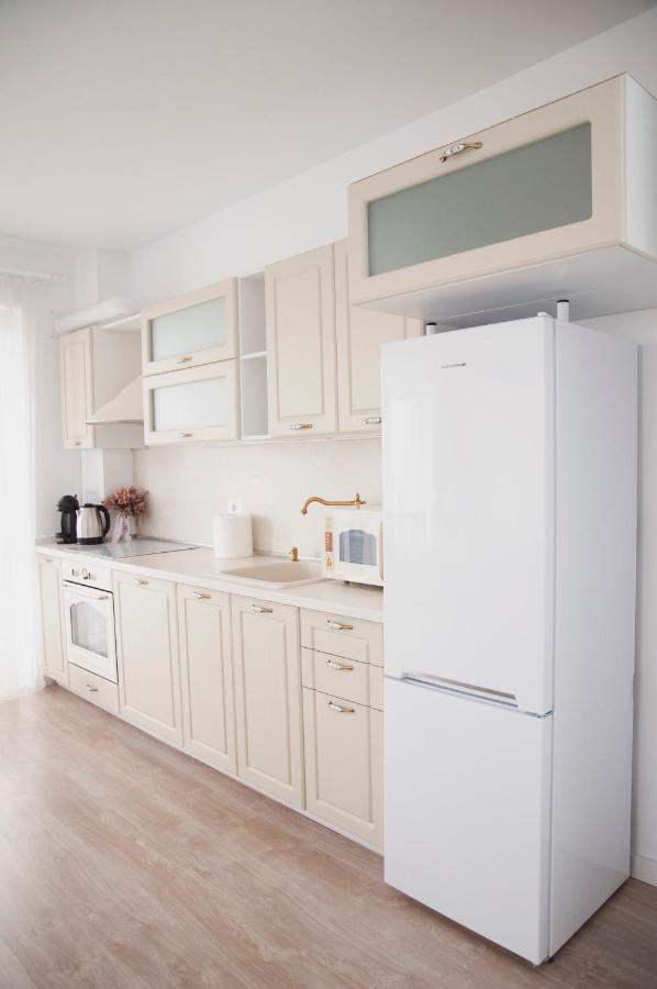 Elis Apartment By Oasis Homes Oradea Exteriör bild