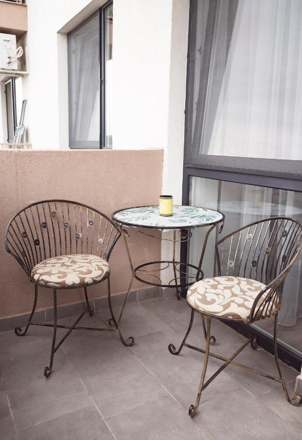 Elis Apartment By Oasis Homes Oradea Exteriör bild