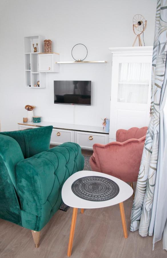 Elis Apartment By Oasis Homes Oradea Exteriör bild
